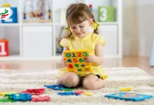 کودکی در حال یادگیری و آموزش اعداد با بازی|سیوطب