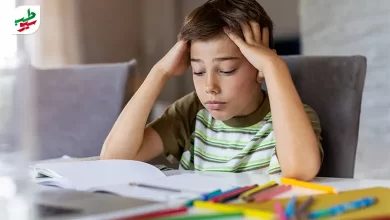 کودکی که مبتلا به اختلال خواندن کتاب است|سیوطب