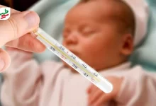 اندازه‌گیری تب کودک برای پی بردن به پایین آوردن تب کودک با گلاب|سیوطب